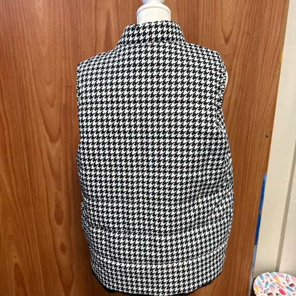 Reversible Black & White Houndstooth Faux Fur Mock Neck Zip Front - Picture 8 of 11